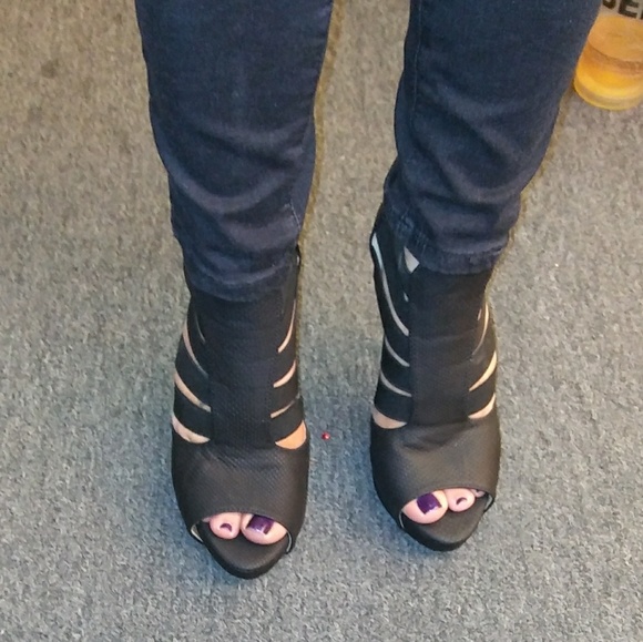 *SOLD* New Women's Strappy Heel Shoes - Picture 8 of 8